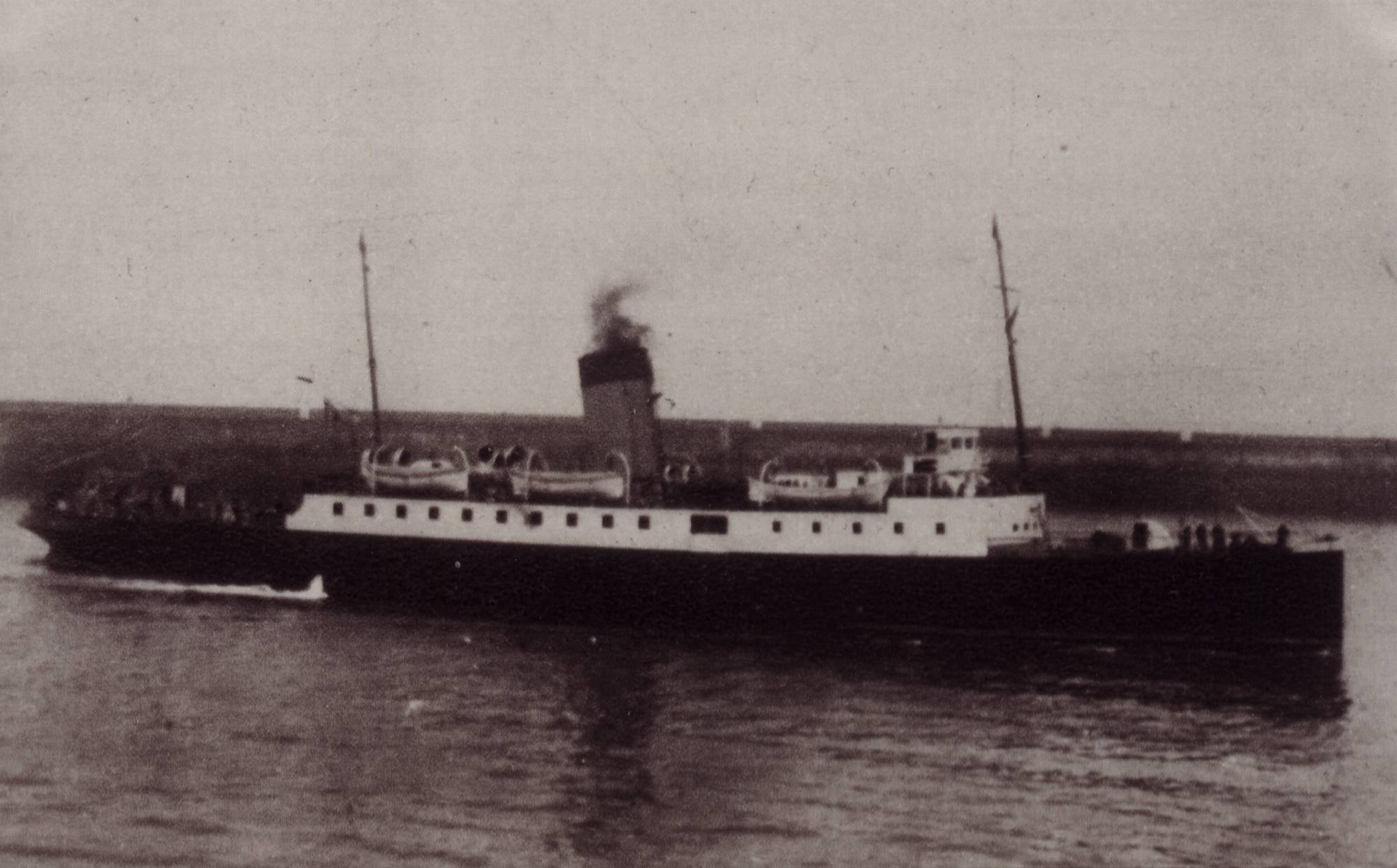 Le Newhaven après sa transformation de chaufferie passe à une seule cheminée (annexe 23)